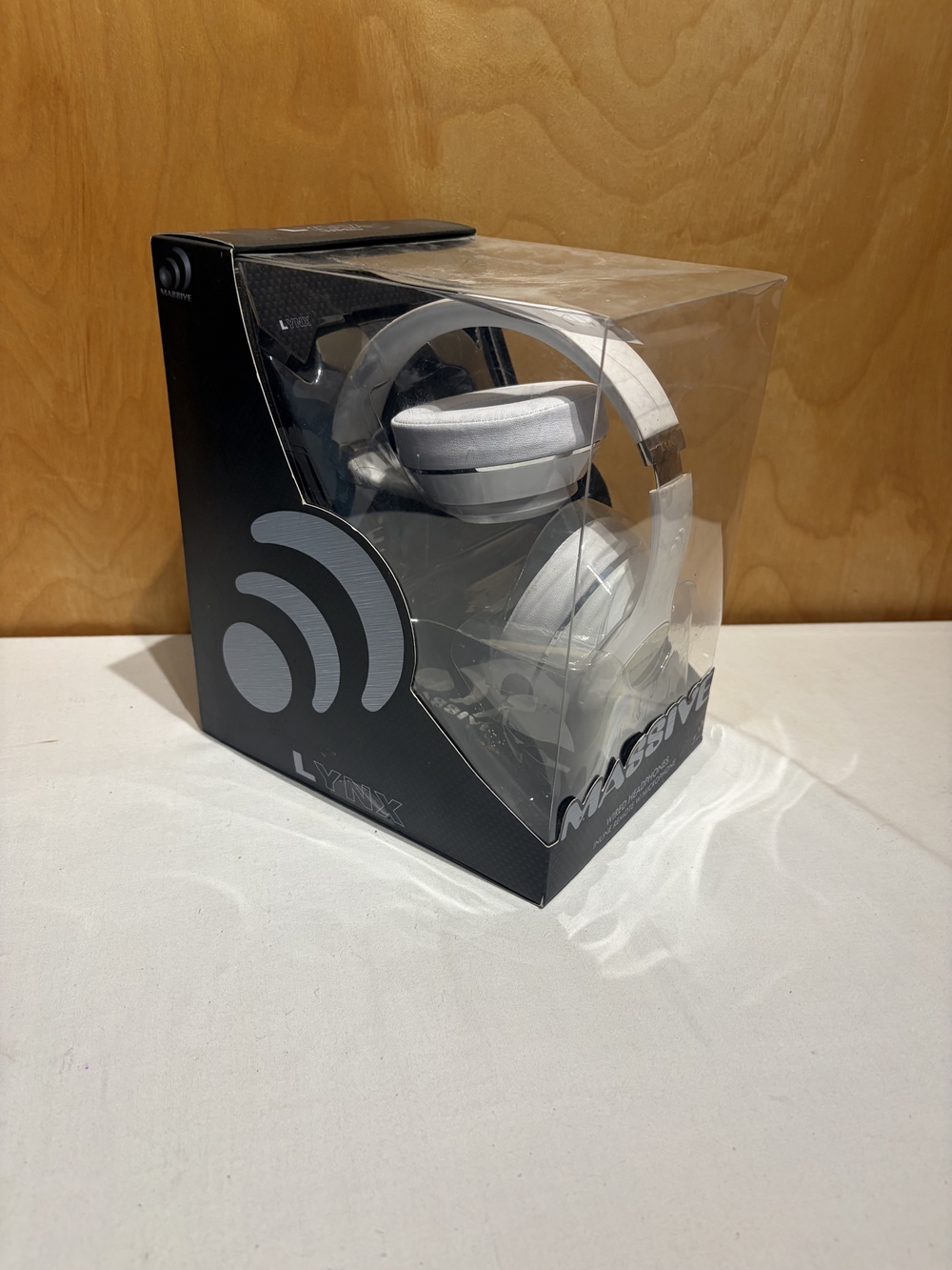 Massive Audio Lynx White Over-Ear Wired Headphones with Mic (Model LXW)